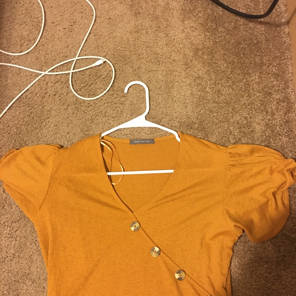 Cute mustard top